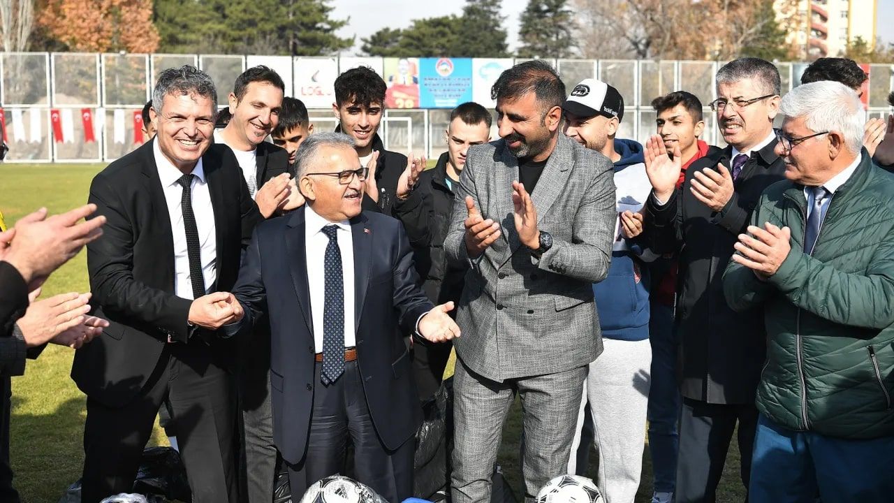 Büyükşehir Belediyesi’nden Kayseri Amatör Spor Kulüplerine Destek