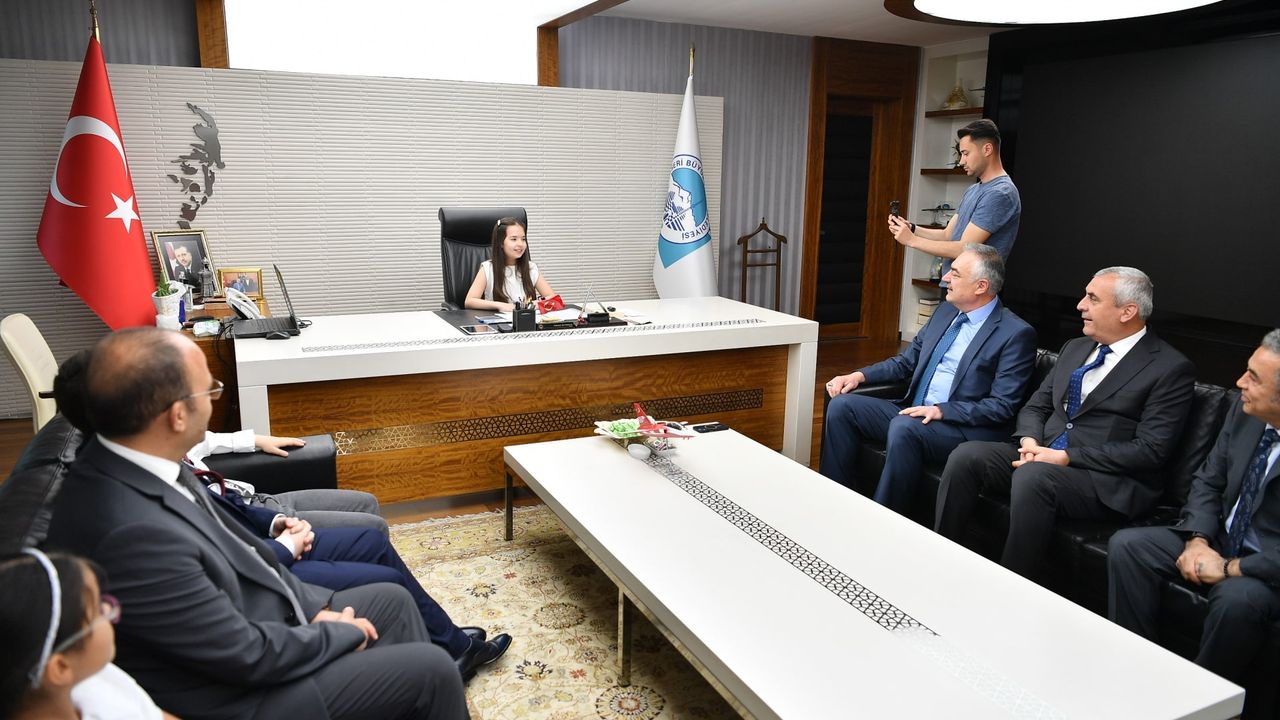 Büyükşehir’in Yeni Başkanı Minik Okyanus Oldu