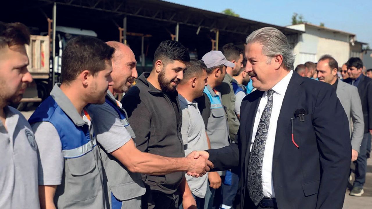Palancıoğlu, Mesai Öncesi Personeliyle Bayramlaştı