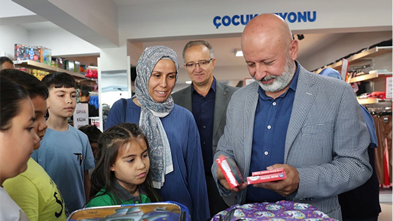 Kocasinan Belediyesi’nden Öğrencilere Kırtasiye Desteği