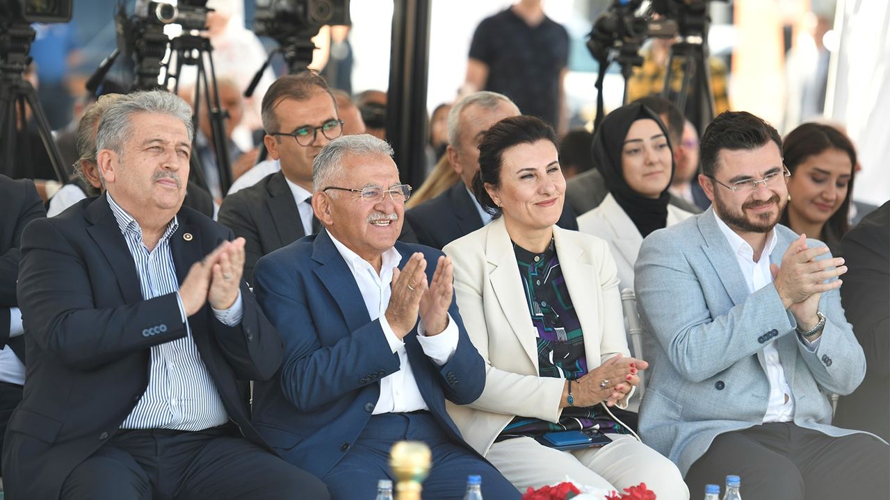 Gençlere Yönelik Büyüleyici ‘Mobil Dijital Gençlik Merkezi’ Açıldı