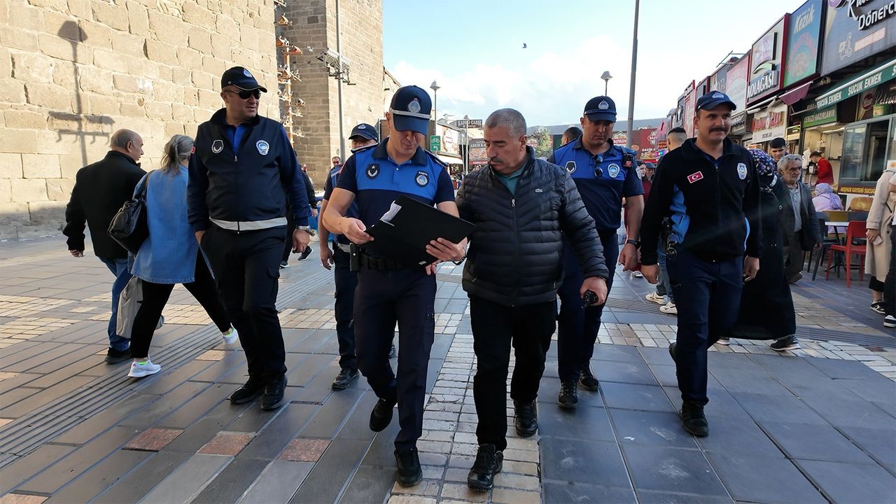 Büyükşehir Zabıtasına Esnaf ve Vatandaştan Tam Not