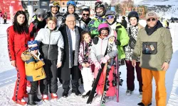 Başkan Büyükkılıç, Erciyes'te kayak tutkunlarıyla buluştu