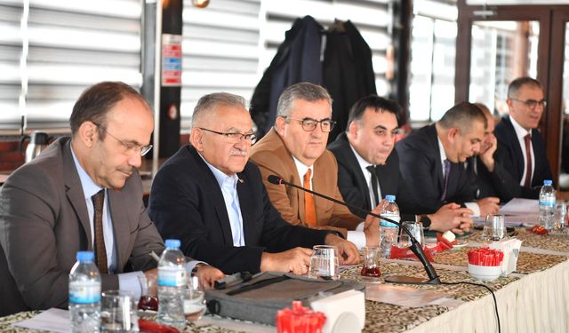 Büyükkılıç, kurmayları ile 2025 yatırım toplantısı yaptı