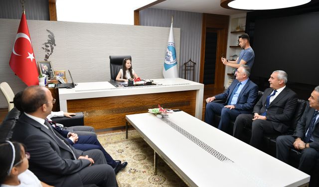 Büyükşehir’in Yeni Başkanı Minik Okyanus Oldu