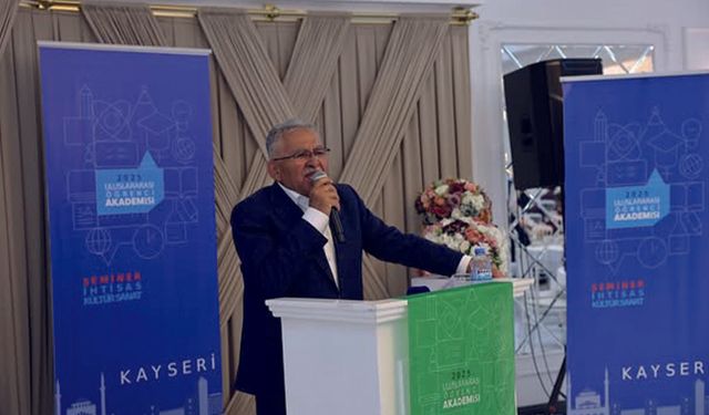 Büyükkılıç Uluslararası Öğrencilerle Mezuniyet Ve Bayram Buluşması Gerçekleştirdi