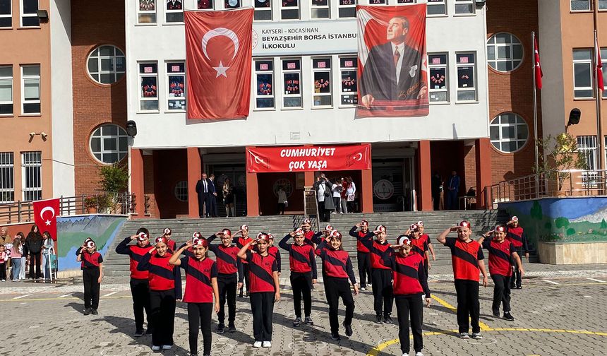 Minik Öğrencilerden Renkli Cumhuriyet Kutlaması