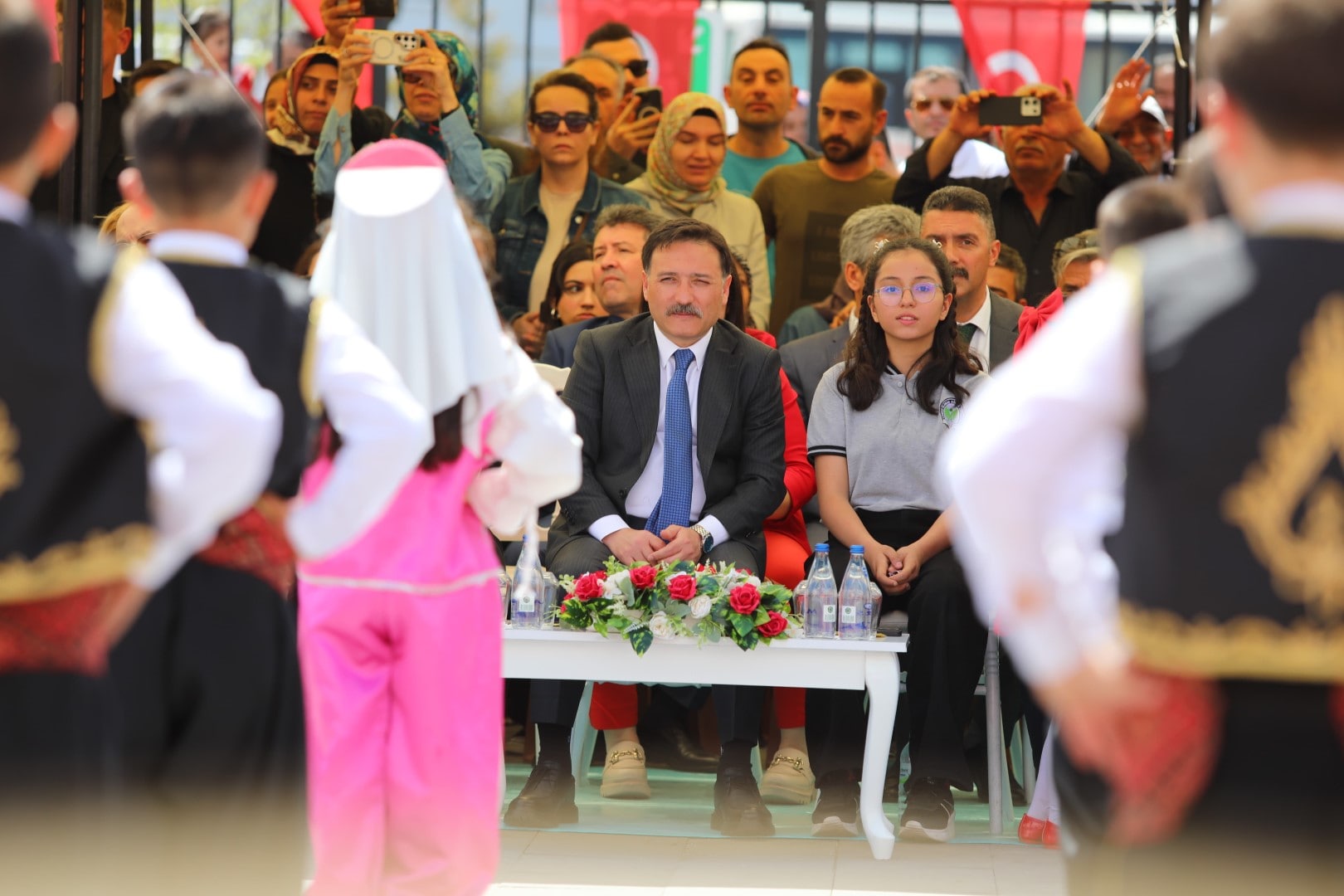 Vali Çiçek 23 Nisan 3 Min