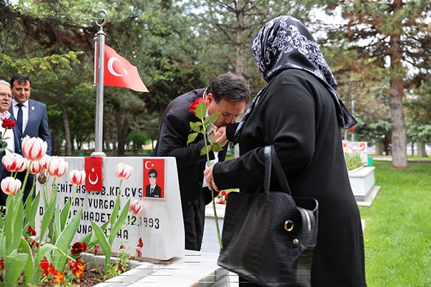 Vali Gökmen Çiçek Anneler Günü 2