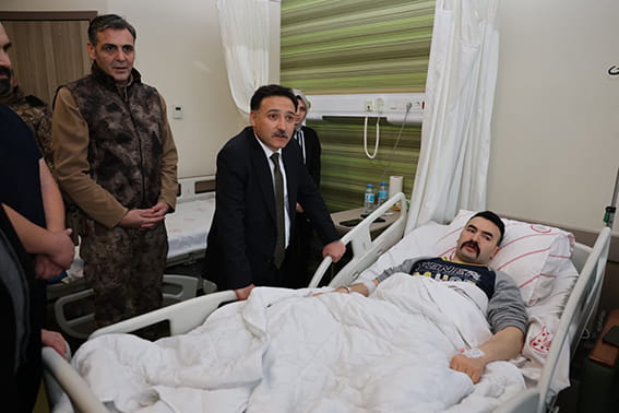 Vali Gökmen Çiçek Yaralı Komiser Kemal (1)